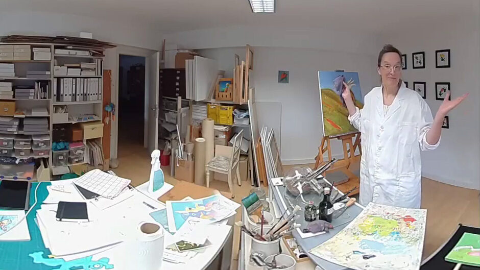 Maria im fröhlichen Atelier